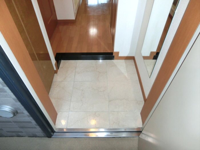 グランド・ガーラ幡ヶ谷WEST 玄関