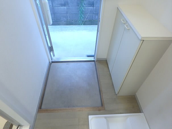 メゾンあやめ 玄関