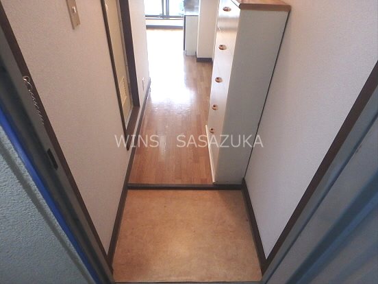 新井ハウス 玄関