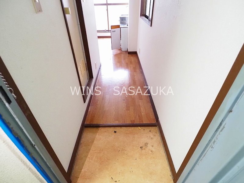 新井ハウス 玄関