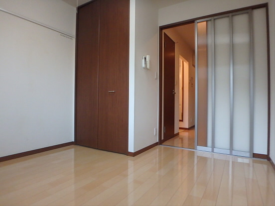 及川アパートメント ベッドルーム