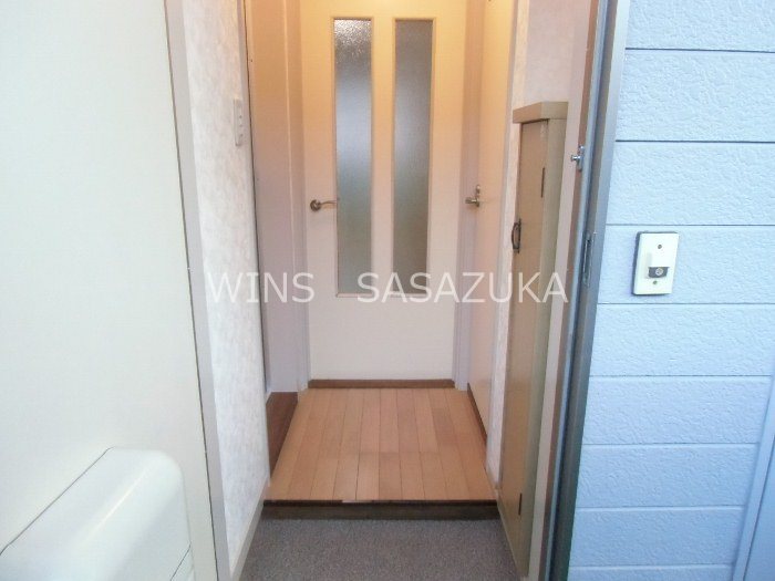 ロイヤルハイムB 玄関