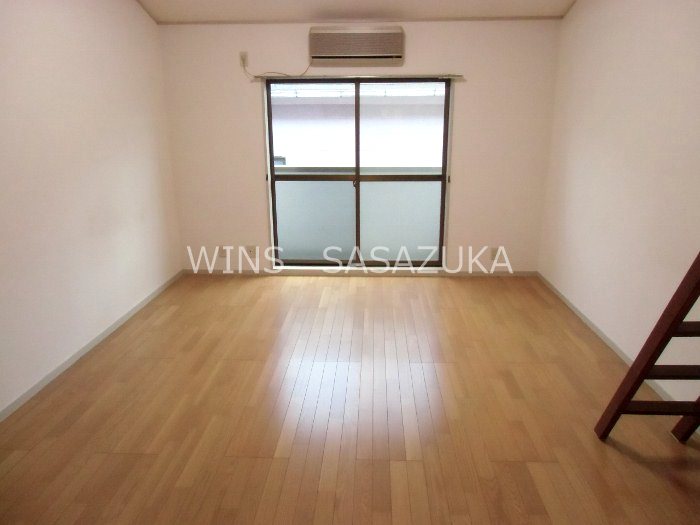 ロイヤルハイムB リビング