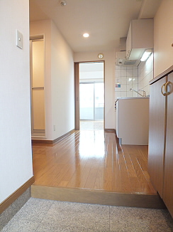 【サンパラッツオ伍番館】 玄関