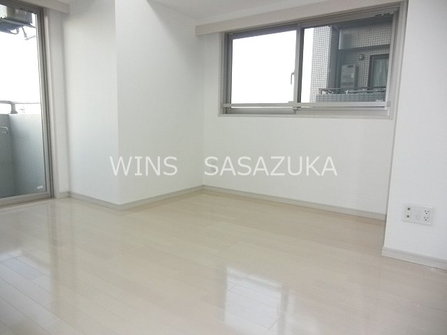 ガラ・シティ笹塚駅前　 リビング