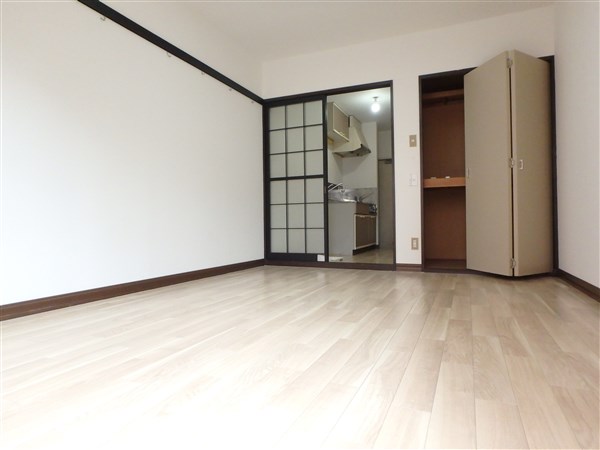 【コーポオンタ】 リビング