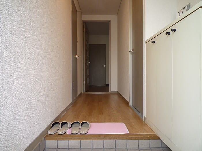 ドミールシャルマン 玄関