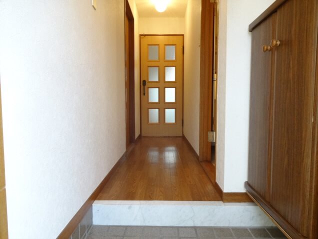 ファースト 玄関