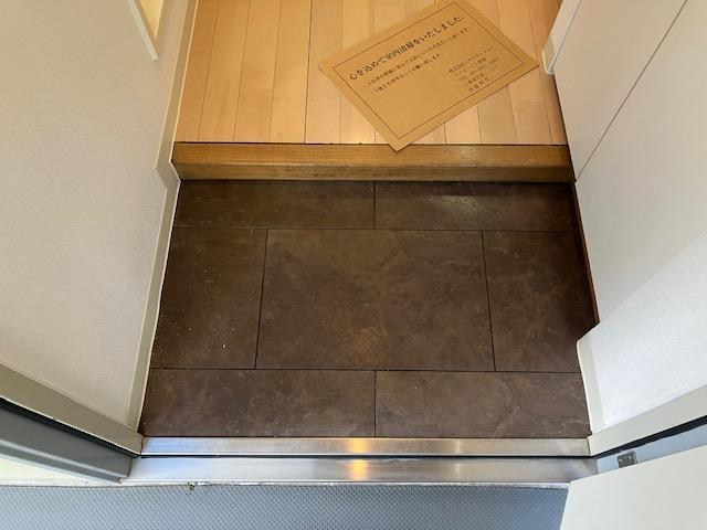 リエス烏山ル・シュッド 玄関