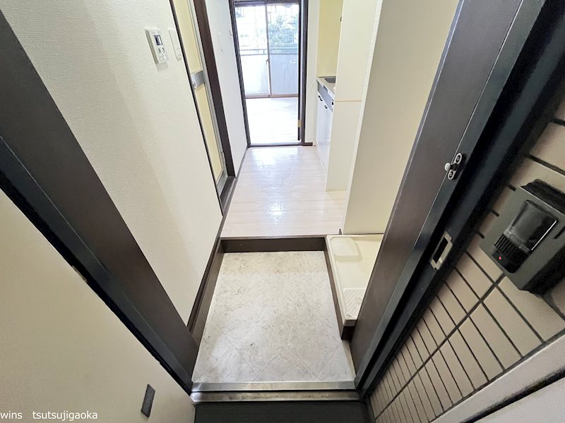 グランディール菊野台 玄関