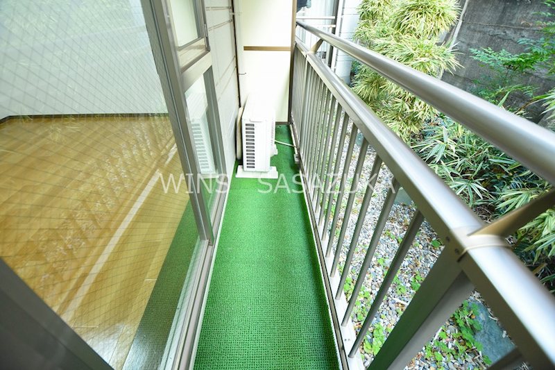 キャベッジホワイト ベランダ