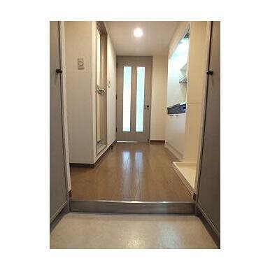 【サンパラッツオ弐番館】 玄関