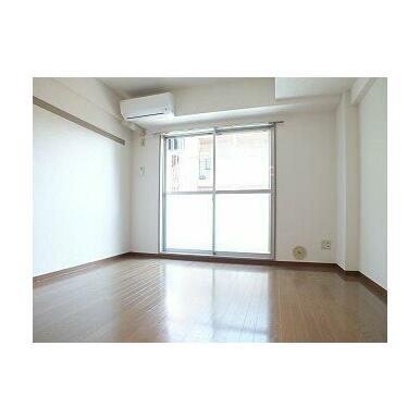 【サンパラッツオ弐番館】 ベッドルーム