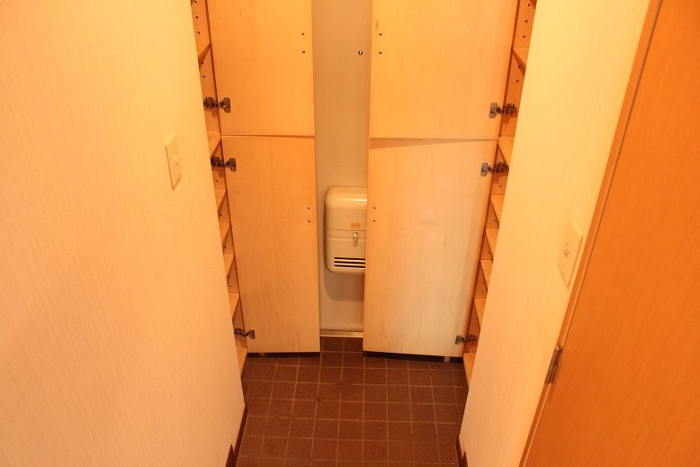 ファミーユ菊野台 玄関