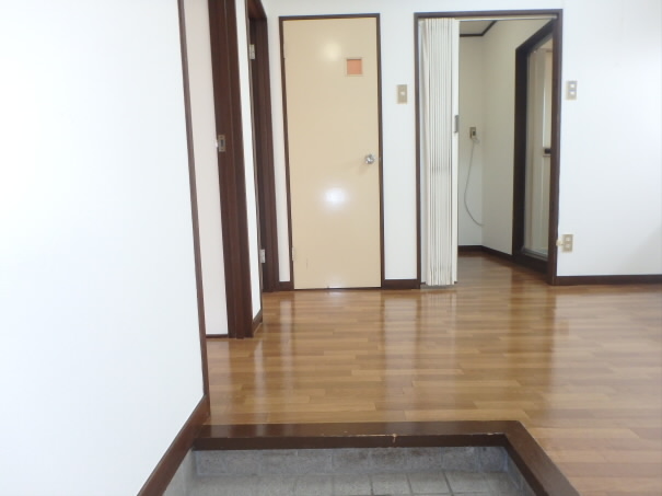 リバーサイド菊野台 玄関