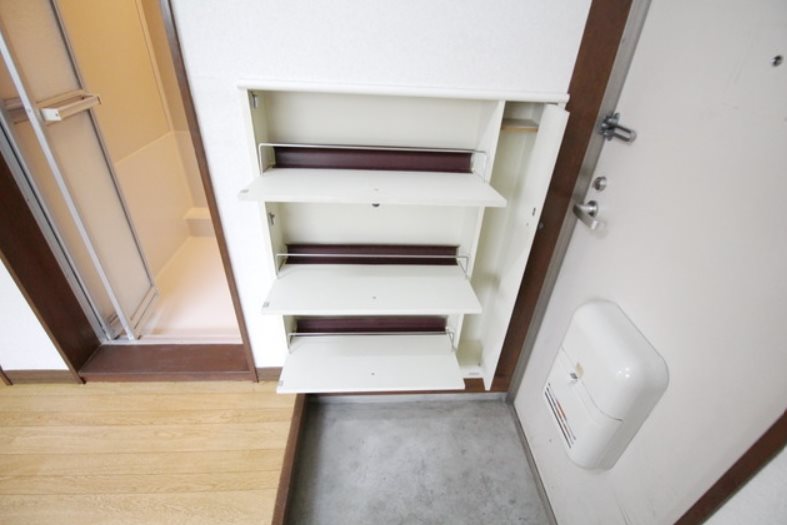 ヤングハイム　C棟 玄関