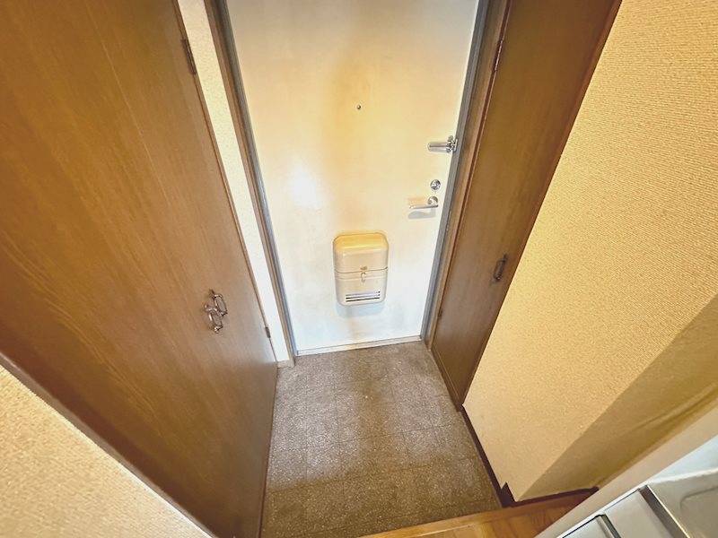 メゾンドリシェス 玄関