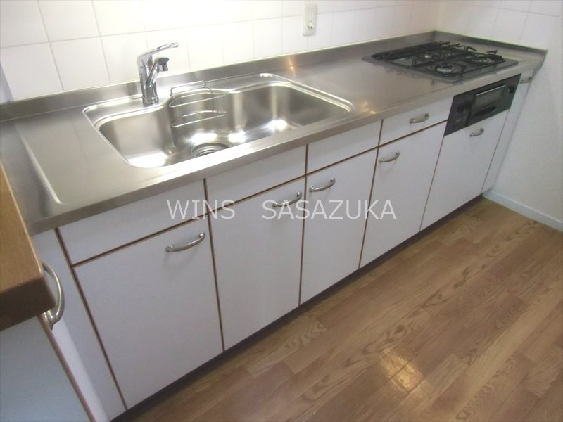 エイティフォーはまだ山  キッチン