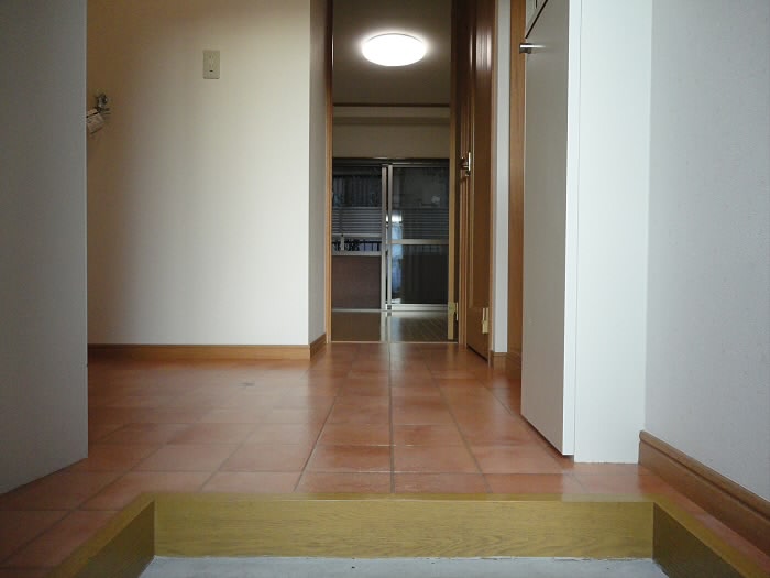 シャトル聖つつじヶ丘 玄関