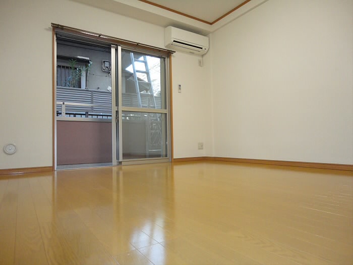 シャトル聖つつじヶ丘 リビング