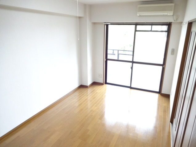 シャイニーヒル ベッドルーム