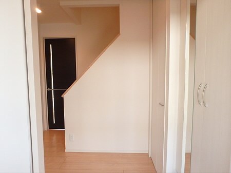 メゾンヴィーニュ 玄関