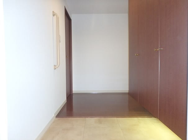 エストライフつつじヶ丘七番館 玄関