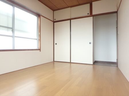 サンハイム新富 ベッドルーム