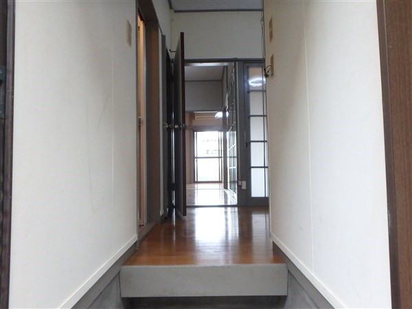 ハウス一美 玄関