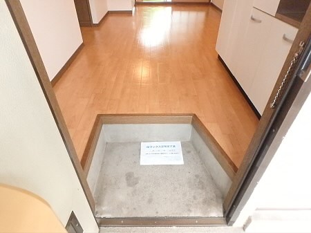 ファミーユ若葉B棟 玄関