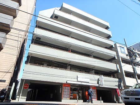 パーク・ノヴァ調布＝再契約型賃貸＝ 外観