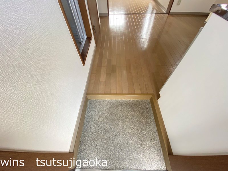 キューイーストコート 玄関