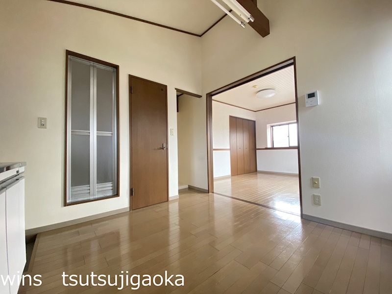 キューイーストコート リビング