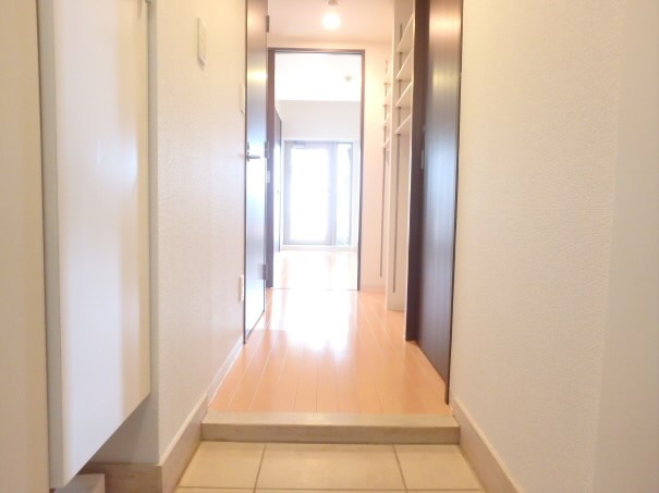 レジディア調布 玄関