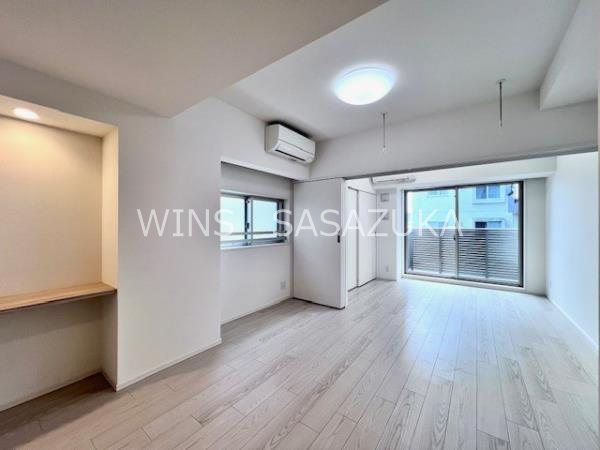 Brillia ist　渋谷本町 リビング