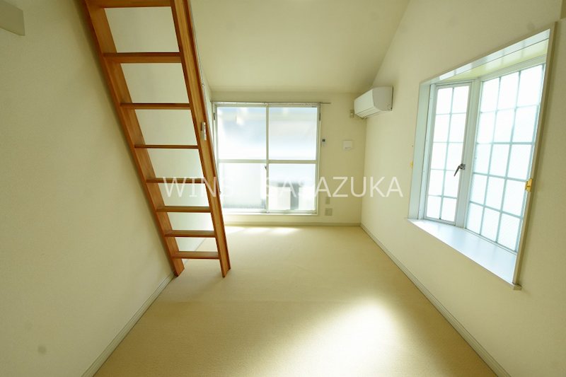 ホームズアイリス リビング