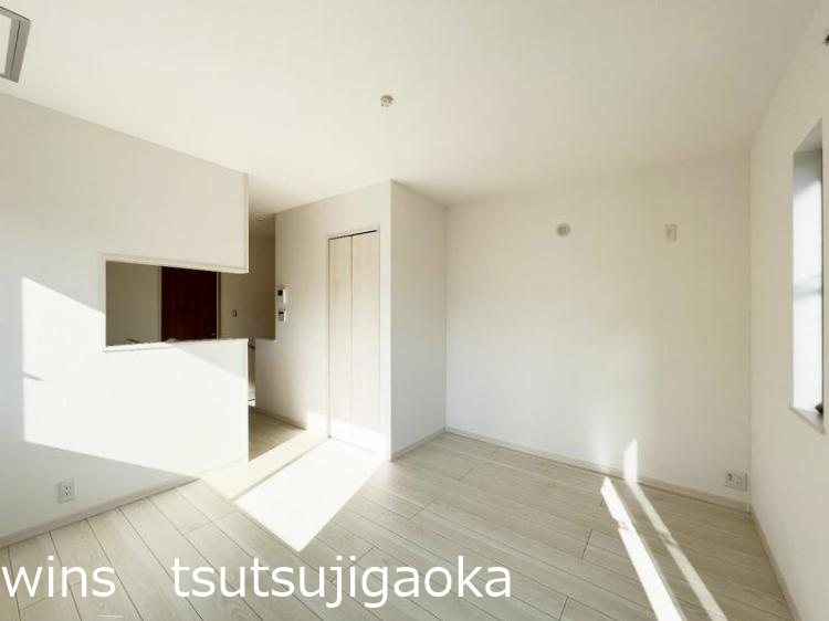 調布市入間町1丁目アパート＝再契約型賃貸＝ リビング