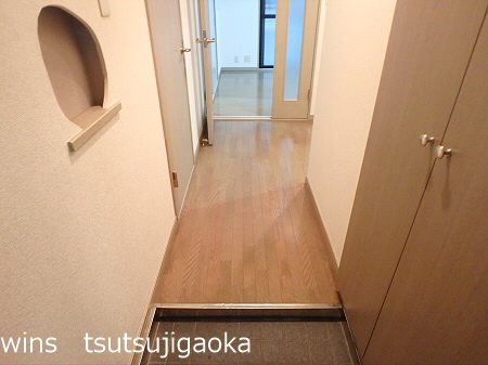 パインルーフ国領 玄関