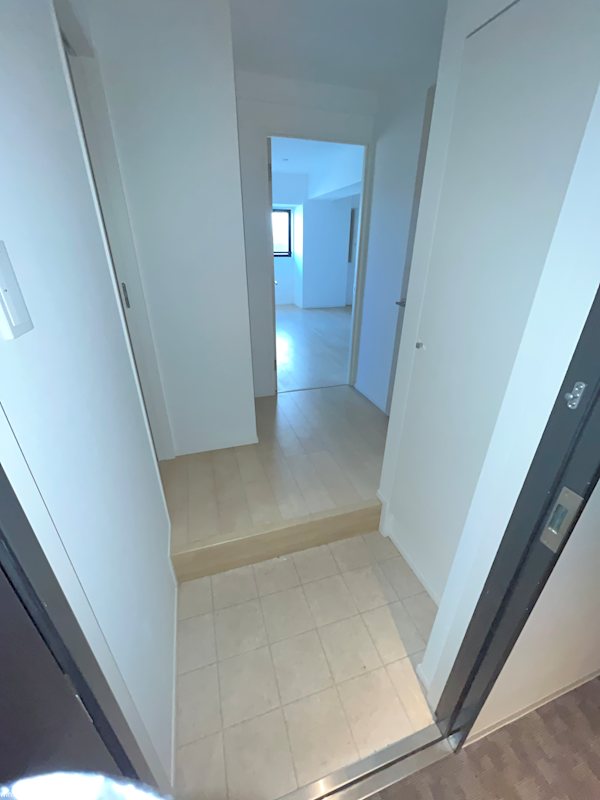 THE Uranus（ジ・ウラヌス） 玄関