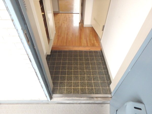 調布セントラルアパート 玄関