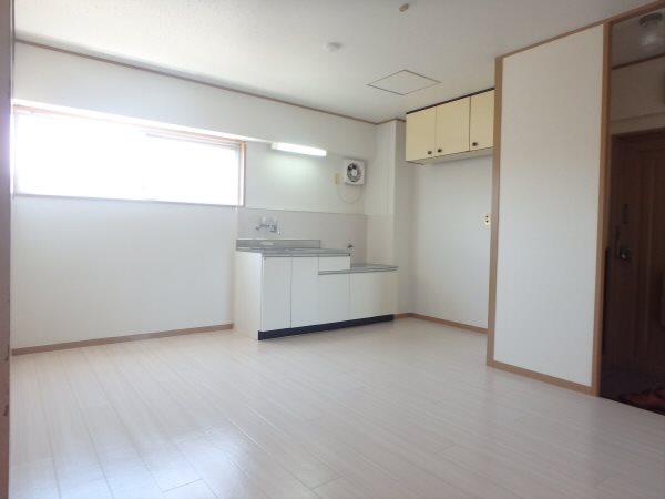 調布第2コーポラス＝再契約型賃貸＝ リビング