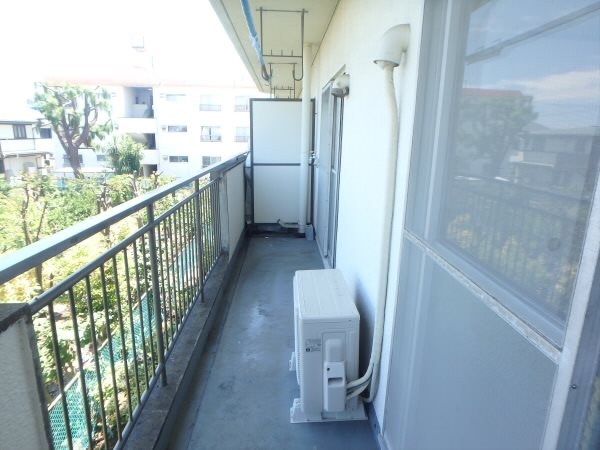 調布第2コーポラス＝再契約型賃貸＝ ベランダ