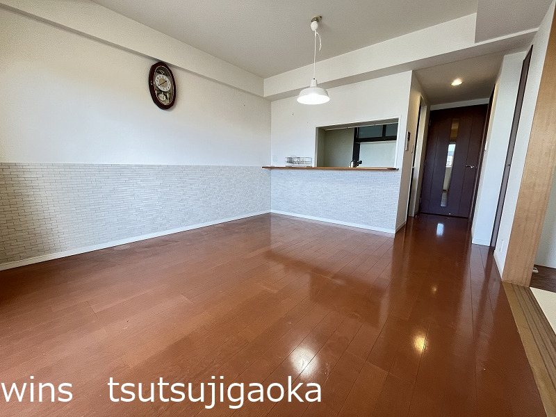 レヴィールつつじヶ丘 リビング