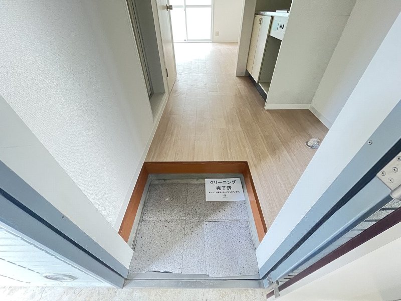 メゾン・ド・三恵 玄関