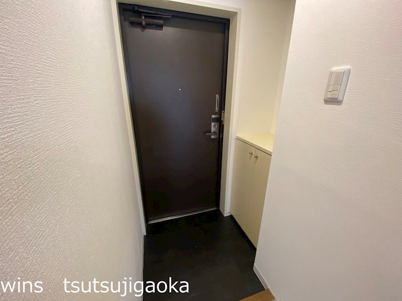 リグランド千歳烏山 玄関