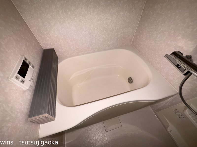 シルウィ・コーラ 風呂画像