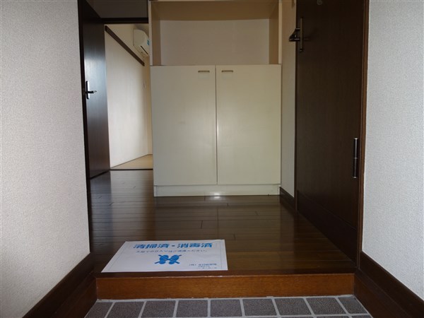 ルサンミル 玄関