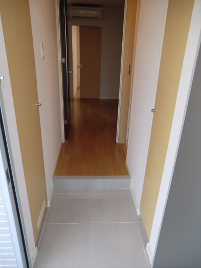 シュロス初台 玄関