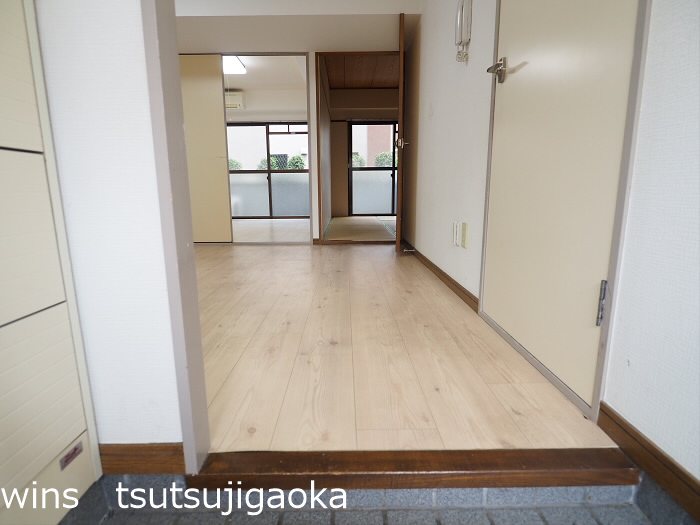 モアクレスト菊野台 玄関