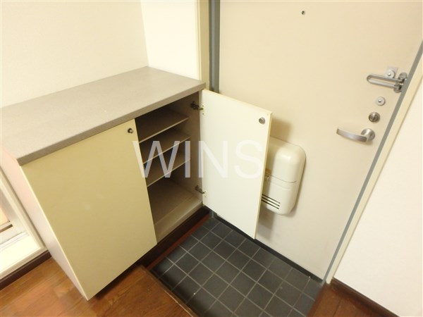 アゼリアハイツ 玄関